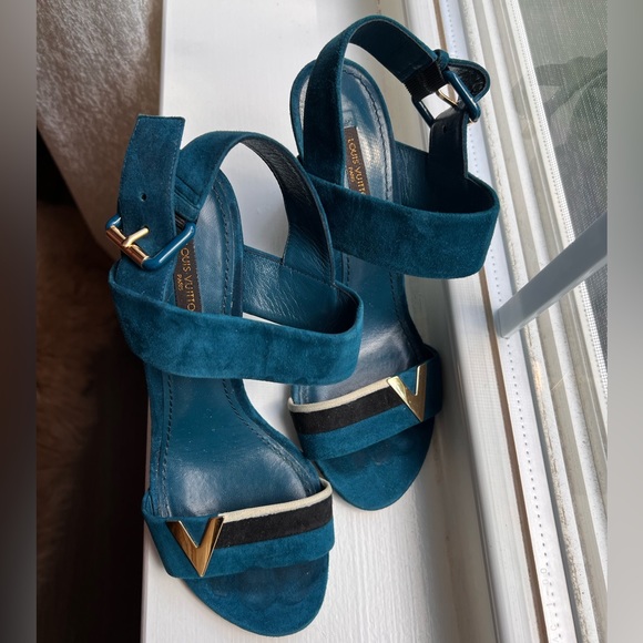 Louis Vuitton sandals - Picture 1 of 7